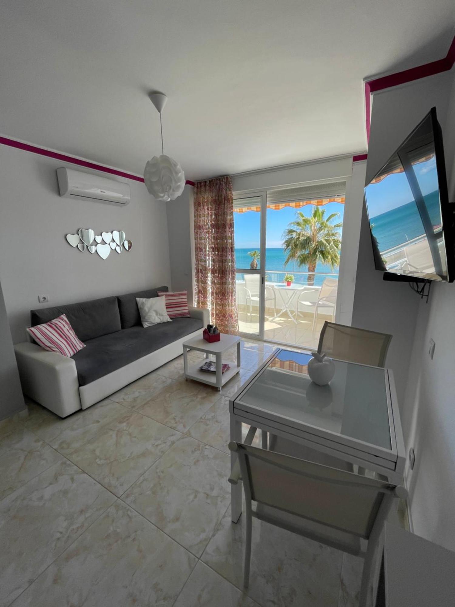 Roca Chica. Studio - First Line Beach Torremolinos Ngoại thất bức ảnh