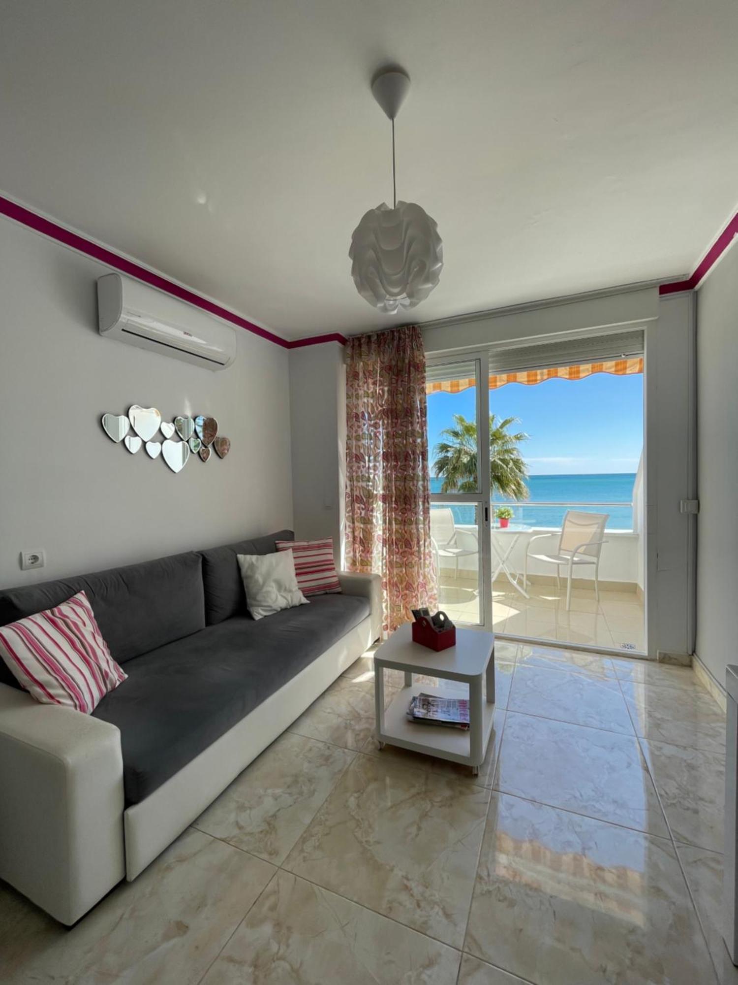 Roca Chica. Studio - First Line Beach Torremolinos Ngoại thất bức ảnh