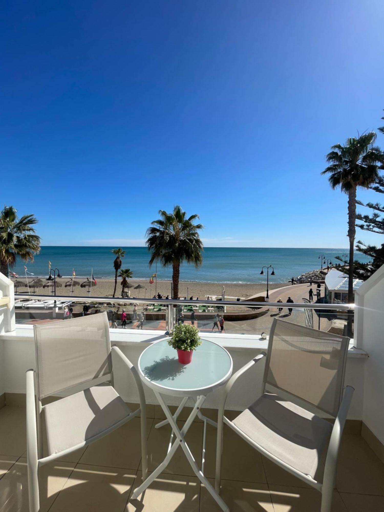 Roca Chica. Studio - First Line Beach Torremolinos Ngoại thất bức ảnh