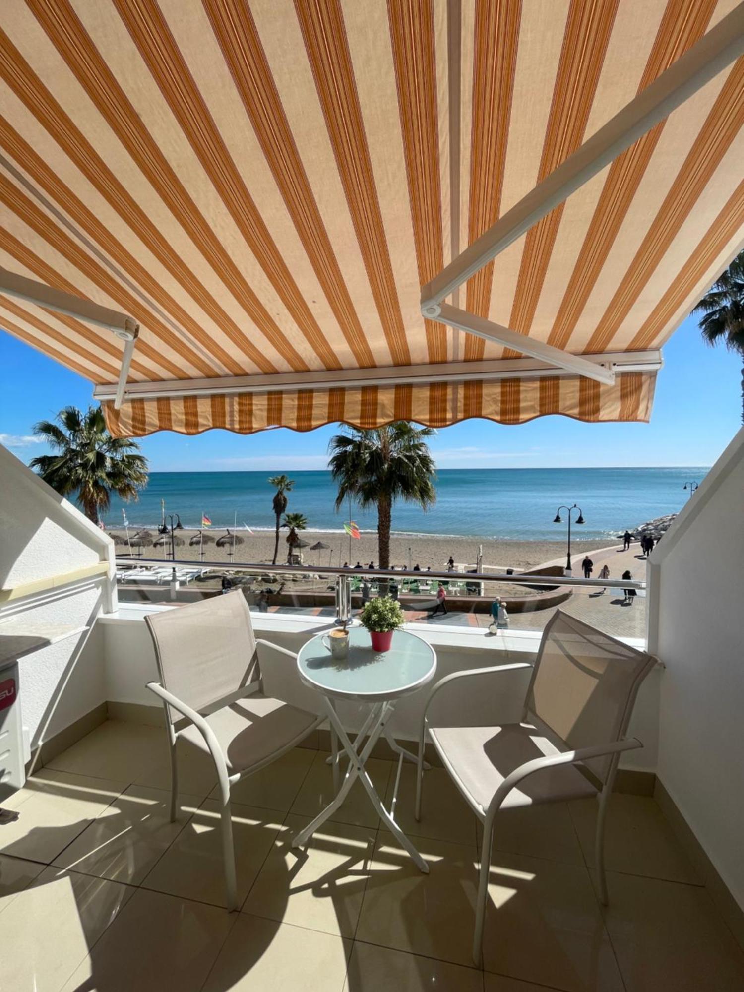 Roca Chica. Studio - First Line Beach Torremolinos Ngoại thất bức ảnh