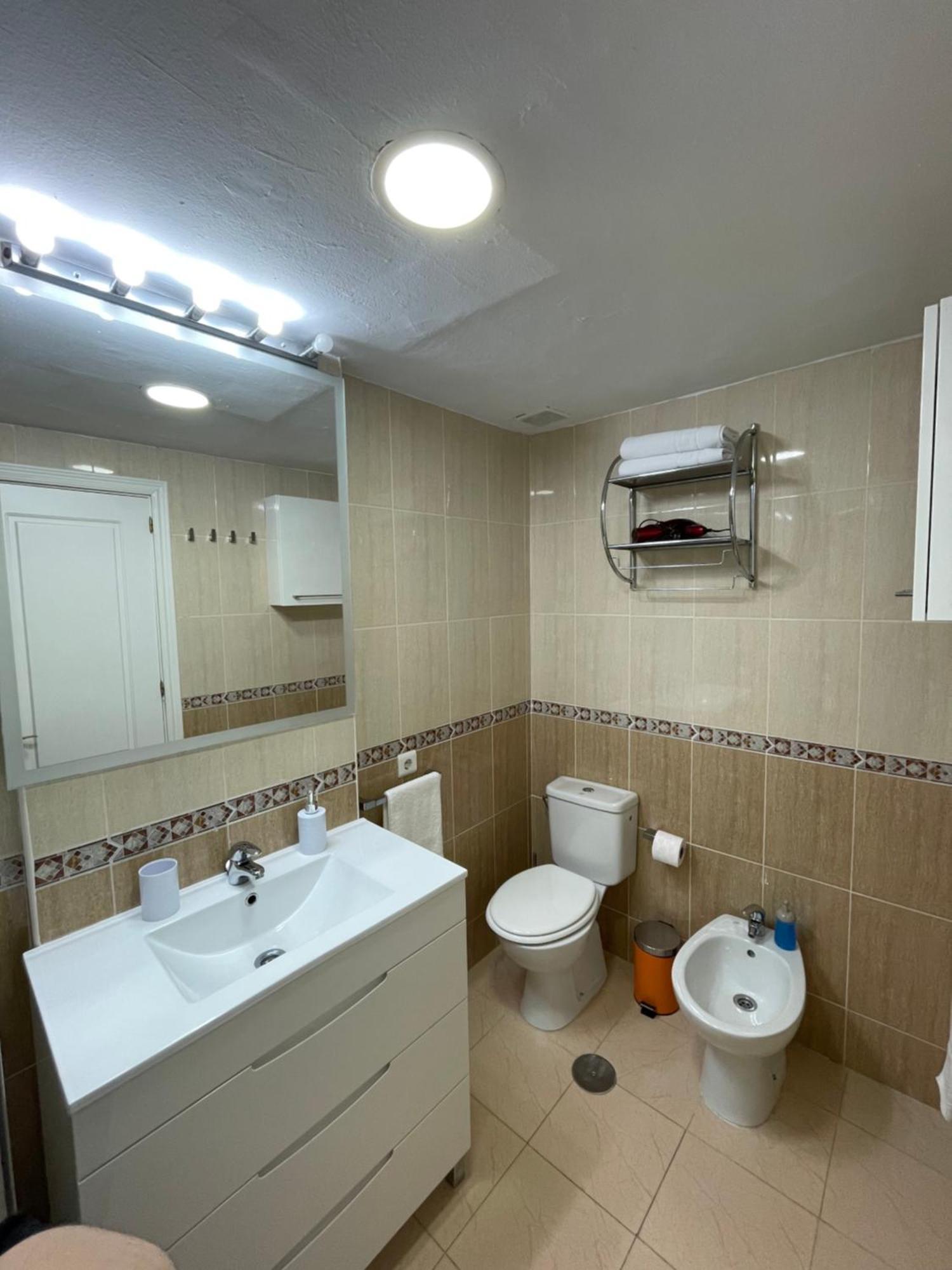 Roca Chica. Studio - First Line Beach Torremolinos Ngoại thất bức ảnh