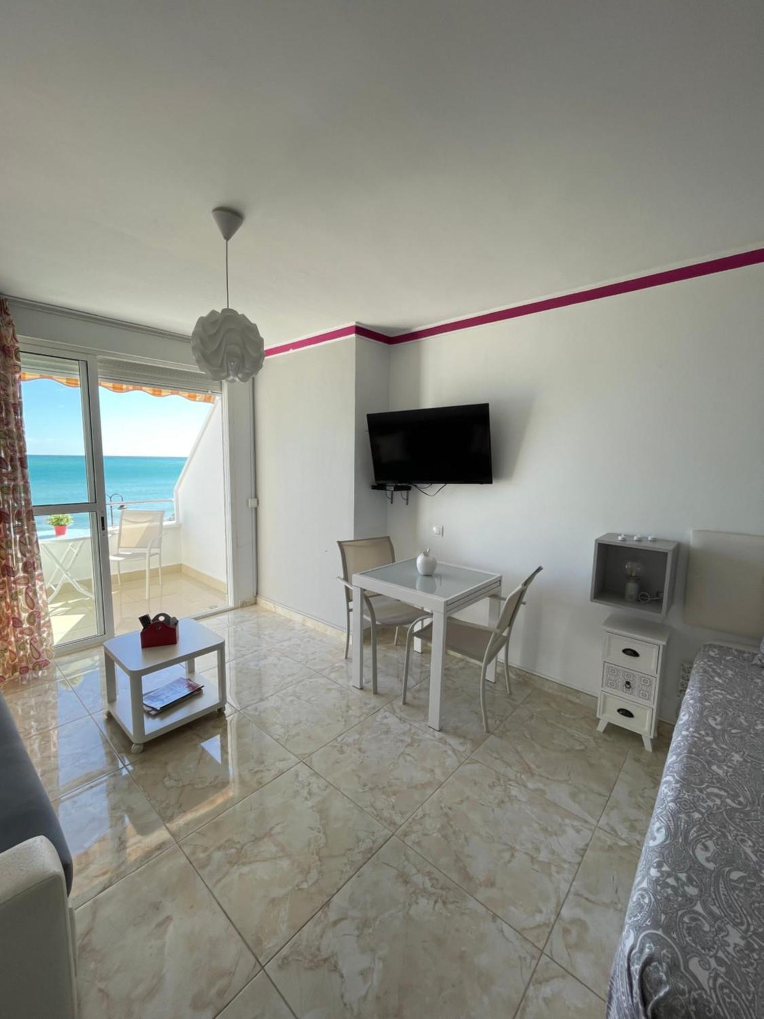 Roca Chica. Studio - First Line Beach Torremolinos Ngoại thất bức ảnh