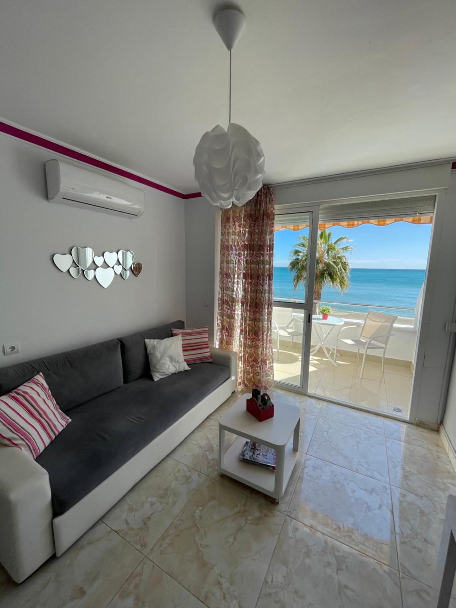 Roca Chica. Studio - First Line Beach Torremolinos Ngoại thất bức ảnh