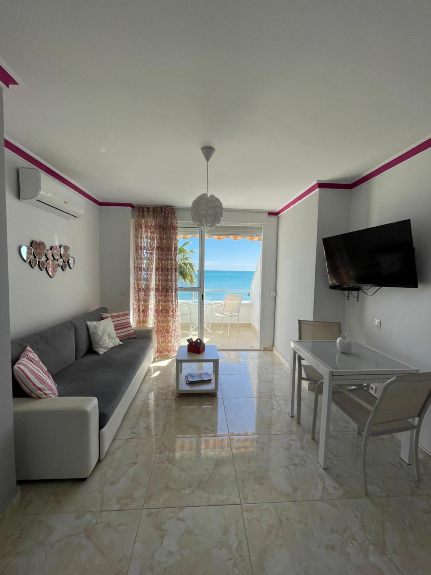 Roca Chica. Studio - First Line Beach Torremolinos Ngoại thất bức ảnh