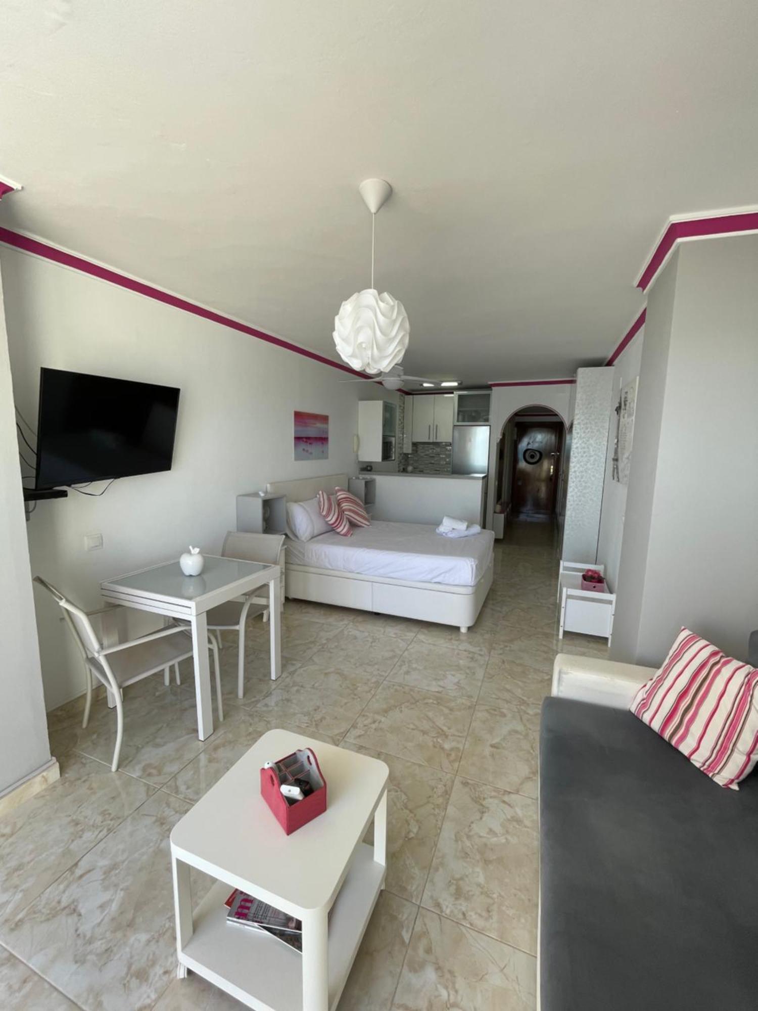Roca Chica. Studio - First Line Beach Torremolinos Ngoại thất bức ảnh