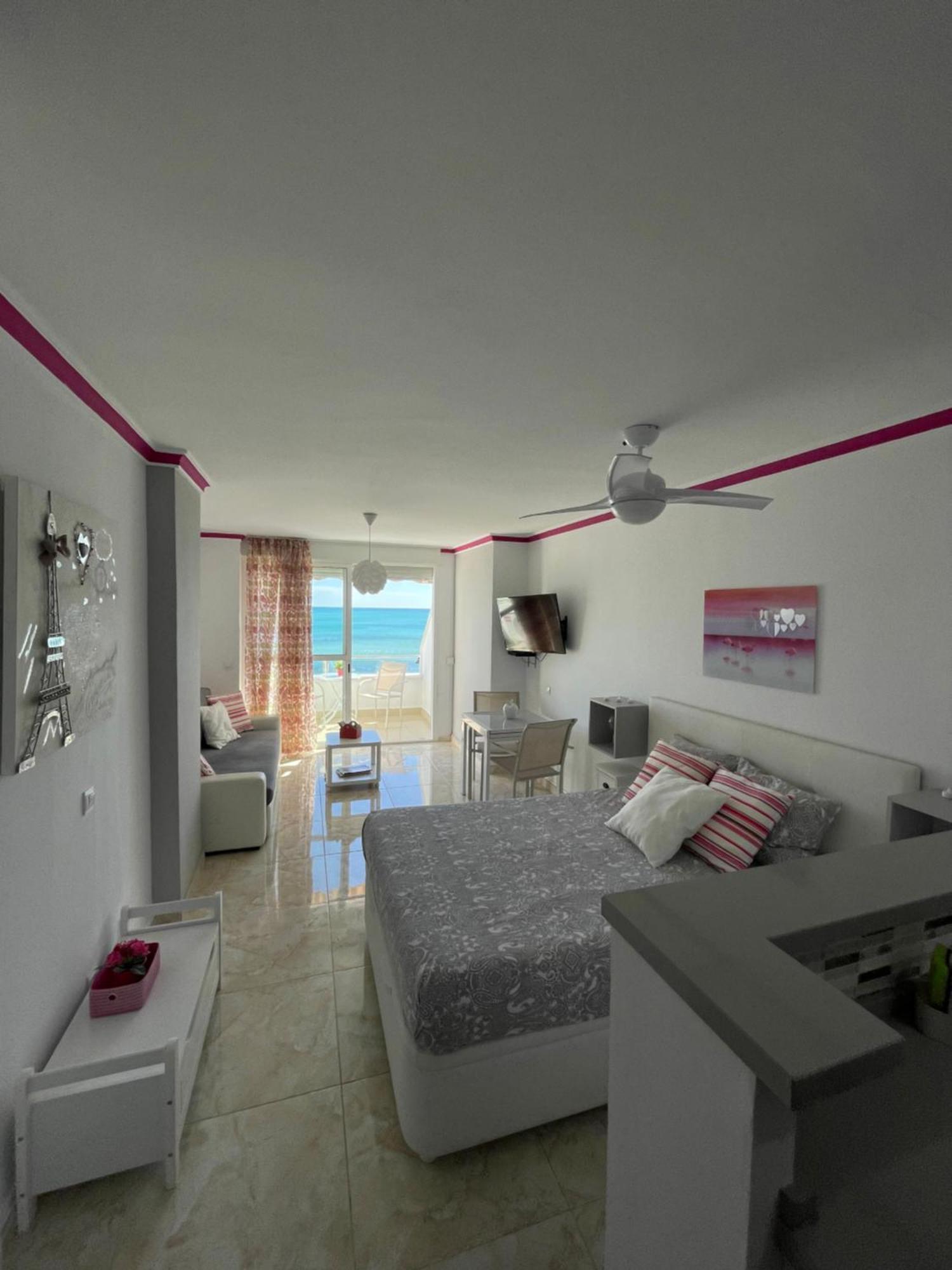 Roca Chica. Studio - First Line Beach Torremolinos Ngoại thất bức ảnh
