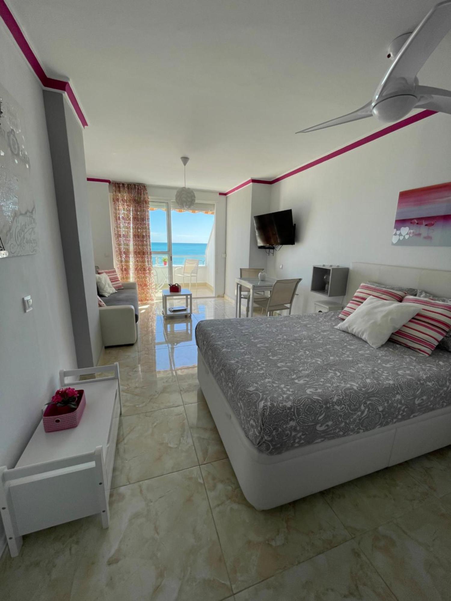 Roca Chica. Studio - First Line Beach Torremolinos Ngoại thất bức ảnh