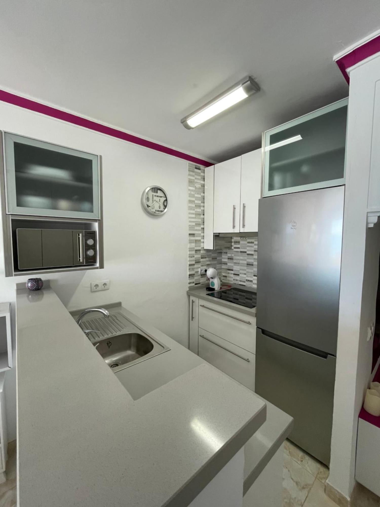 Roca Chica. Studio - First Line Beach Torremolinos Ngoại thất bức ảnh