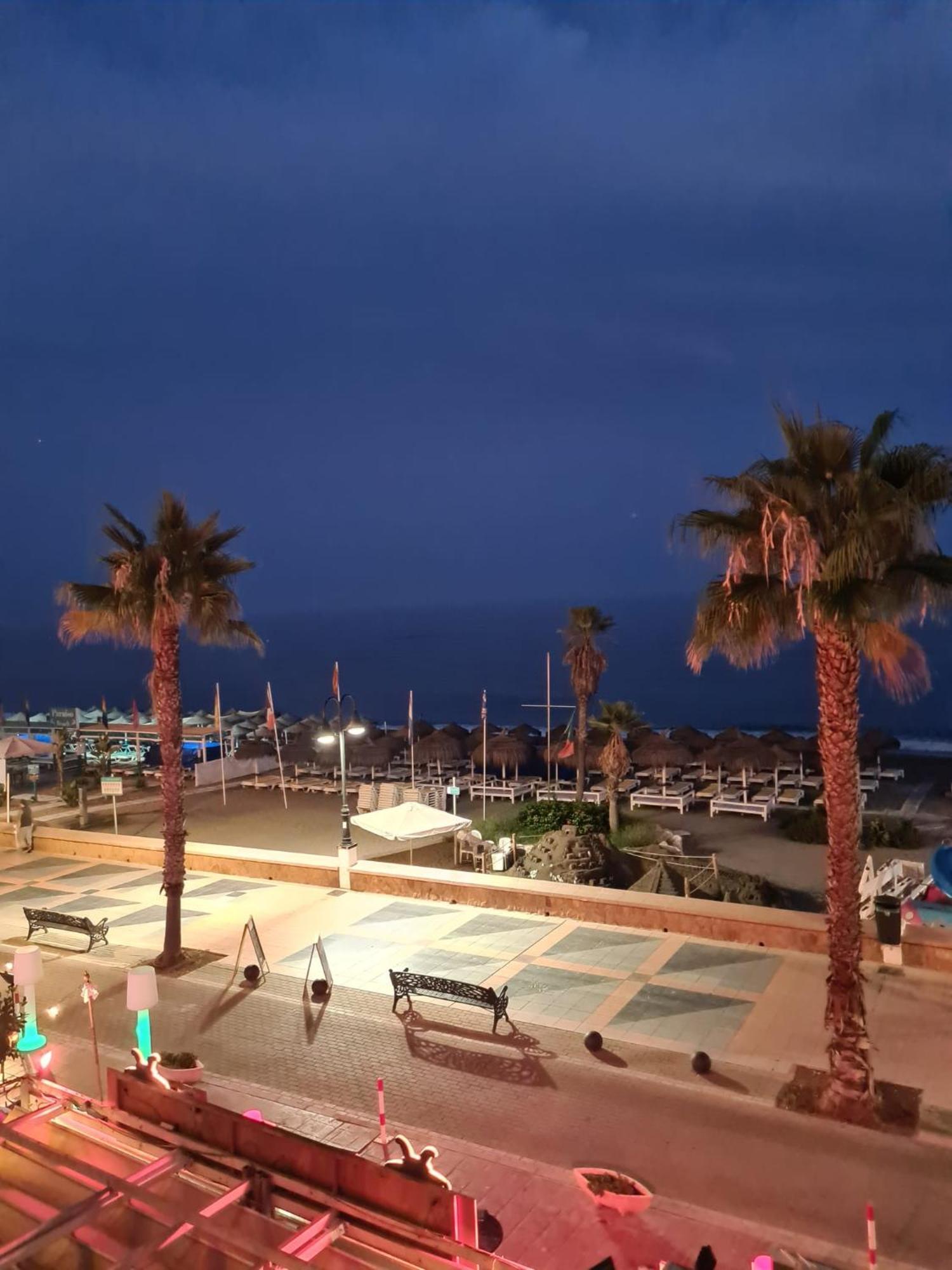 Roca Chica. Studio - First Line Beach Torremolinos Ngoại thất bức ảnh